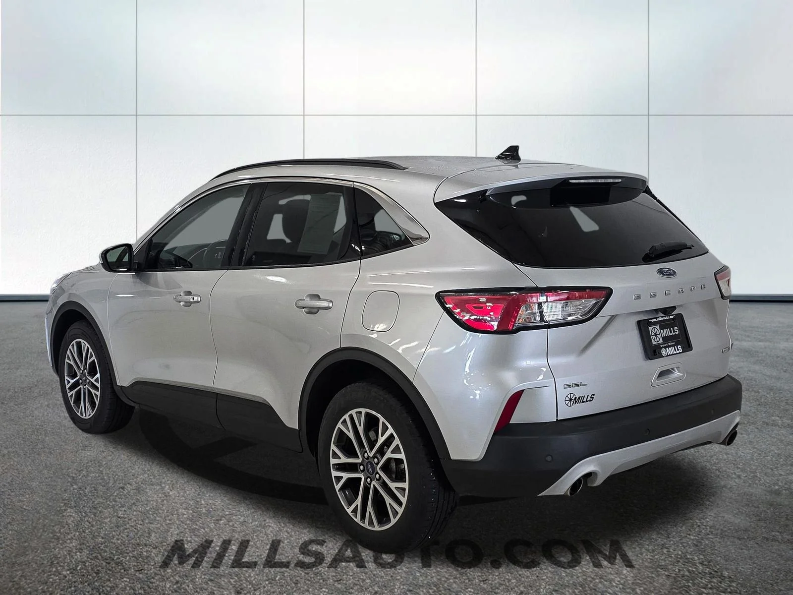 Used 2020 Silver Ford SEL image 4