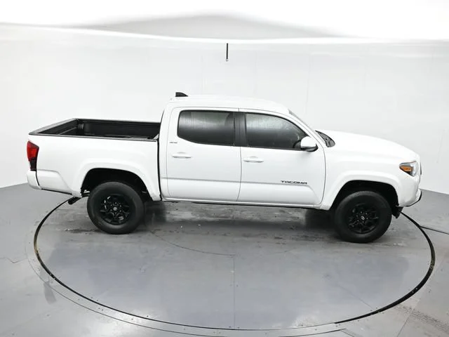 Used 2022 White Toyota SR5 image 35