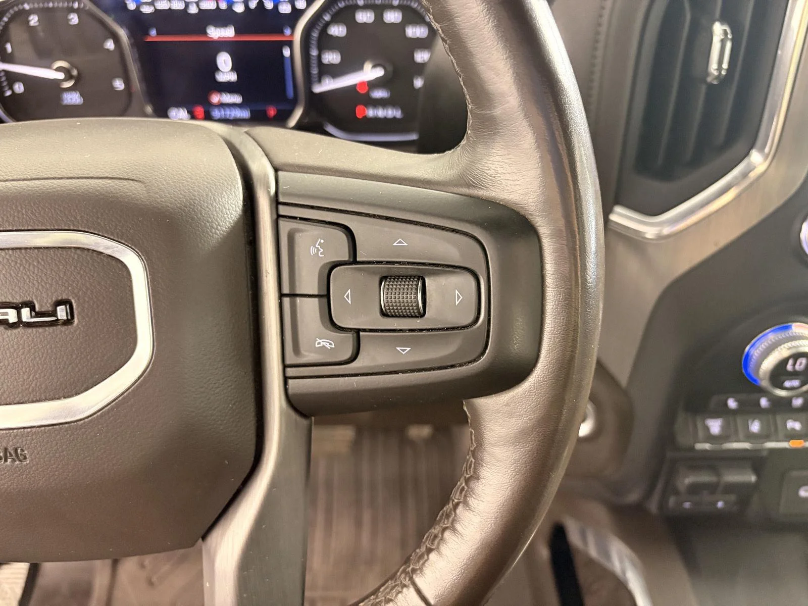 Used 2023 Onyx Black GMC Denali DRW image 30