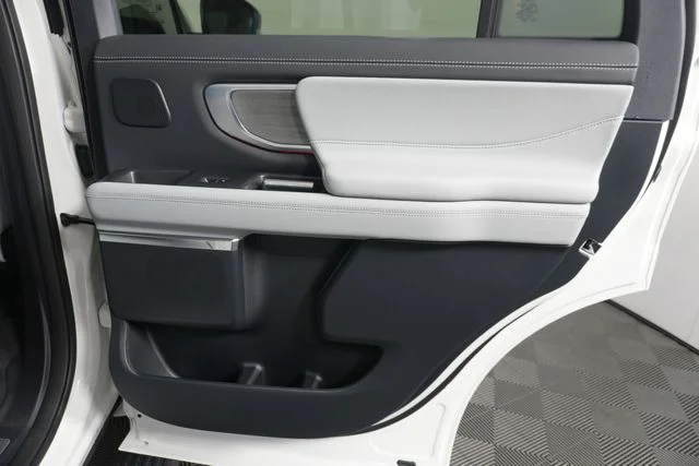 New 2027 Star White Metallic Tri-Coat Ford Platinum image 30