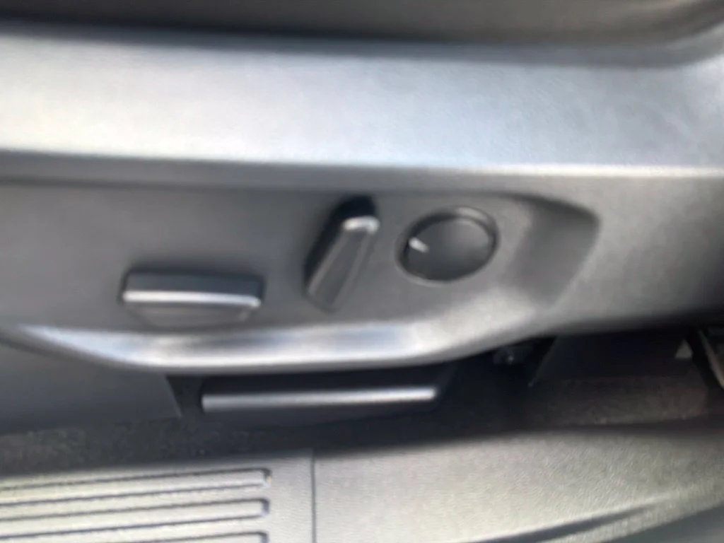 Used 2025 Azure Gray Metallic Ford XLT image 14