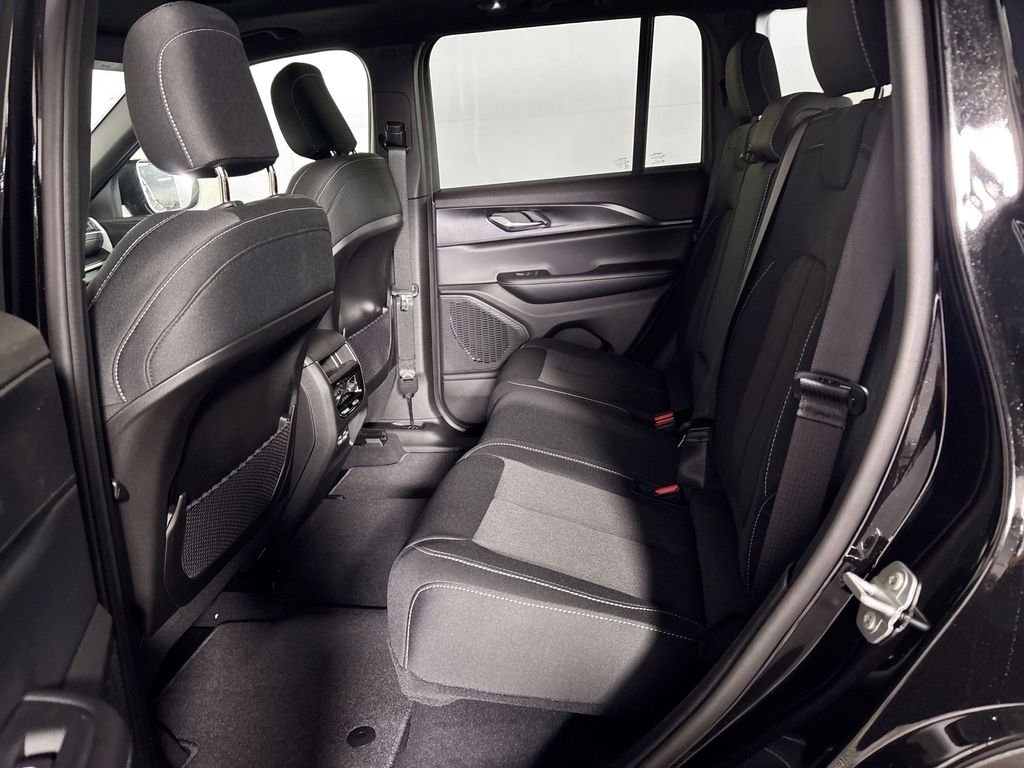 New 2026 Diamond Black Crystal Pearl-Coat Exterior Paint Jeep Laredo X image 20