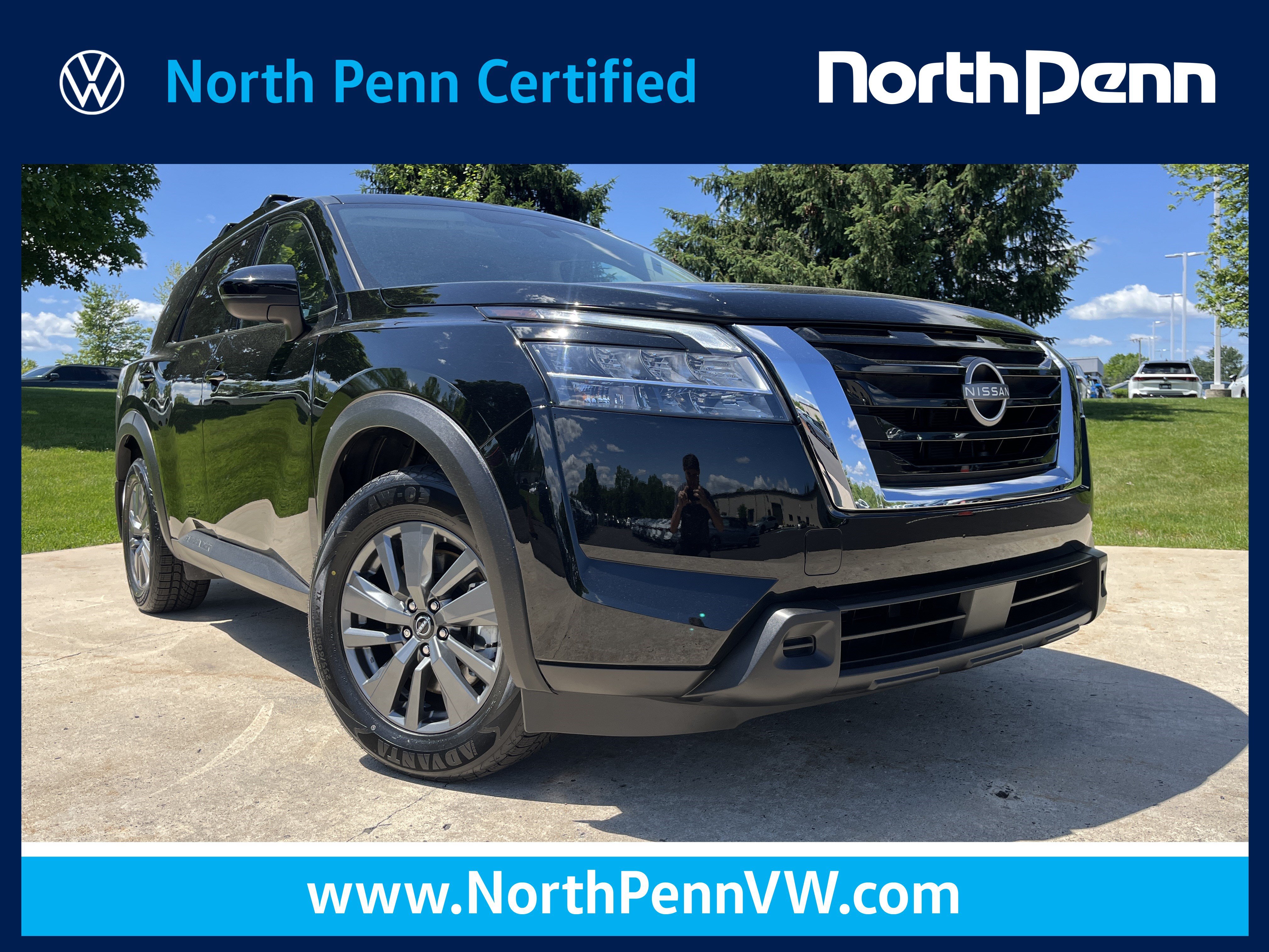 Used 2022 Super Black Nissan SV image 1