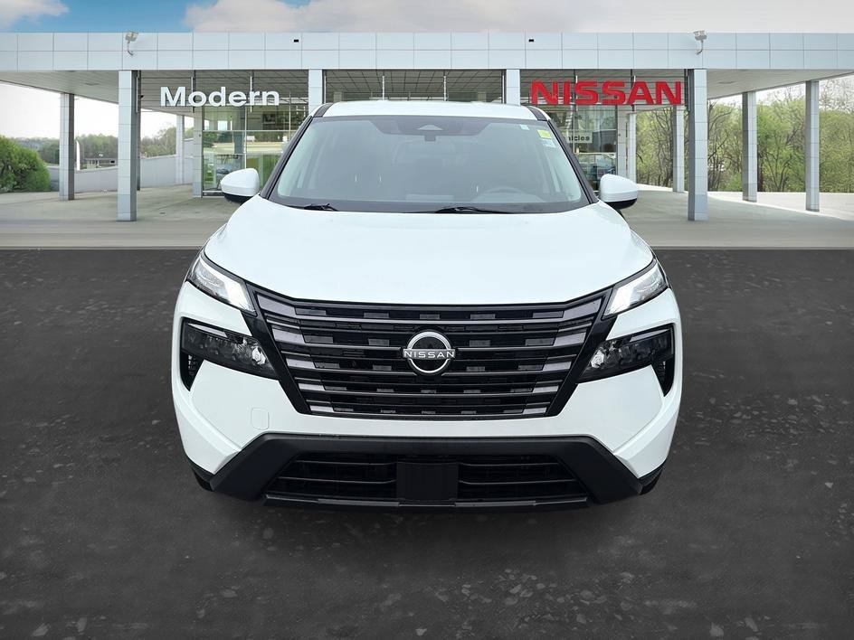 Used 2026 Everest White Pearl Tricoat Nissan SV image 8