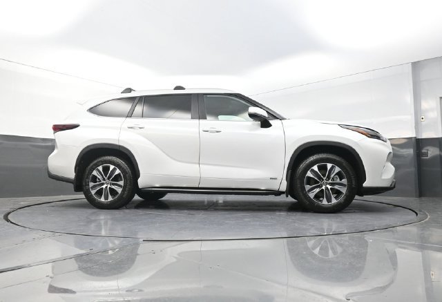 Used 2026 Beige Toyota XLE image 38