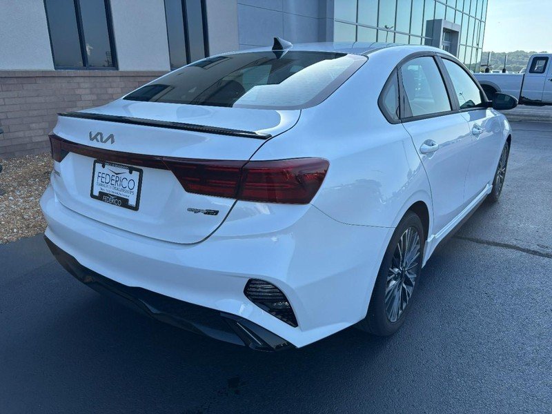 Used 2022 Snow White Pearl Kia GT-Line IVT image 2
