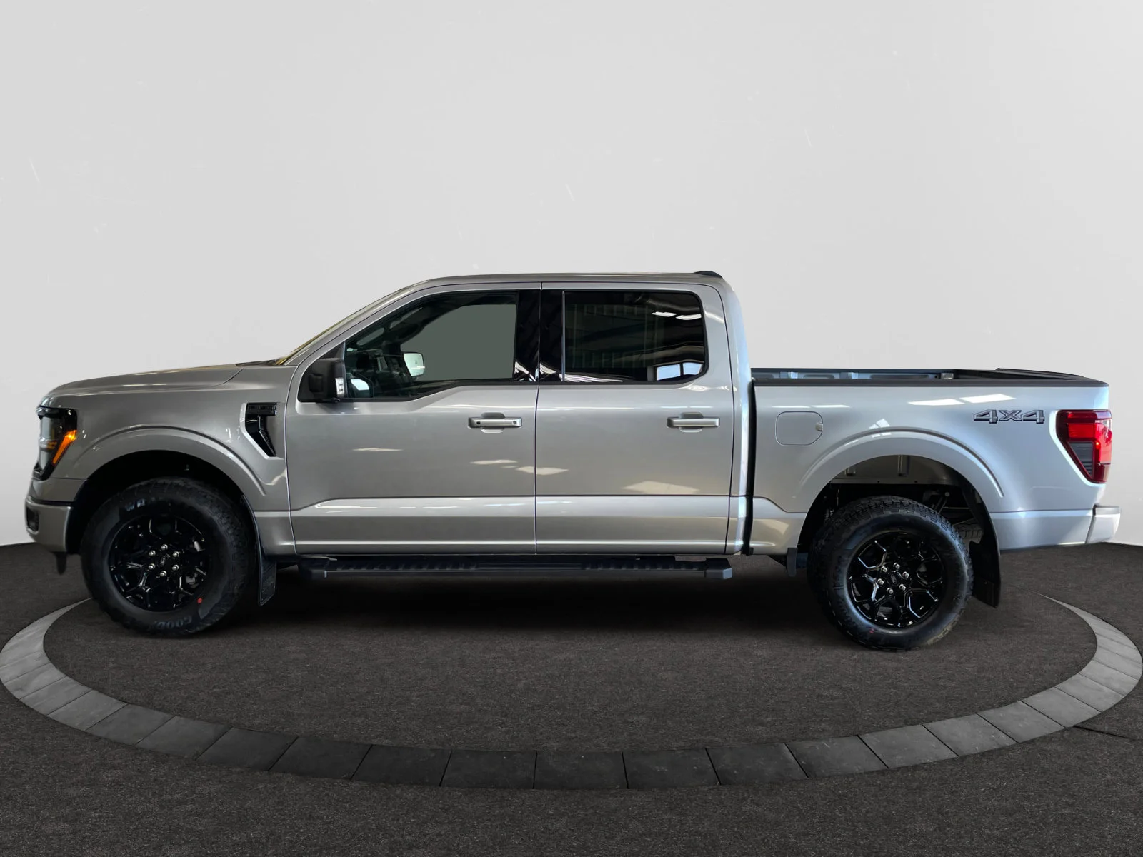 New 2026 Iconic Silver Metallic Ford XLT image 2