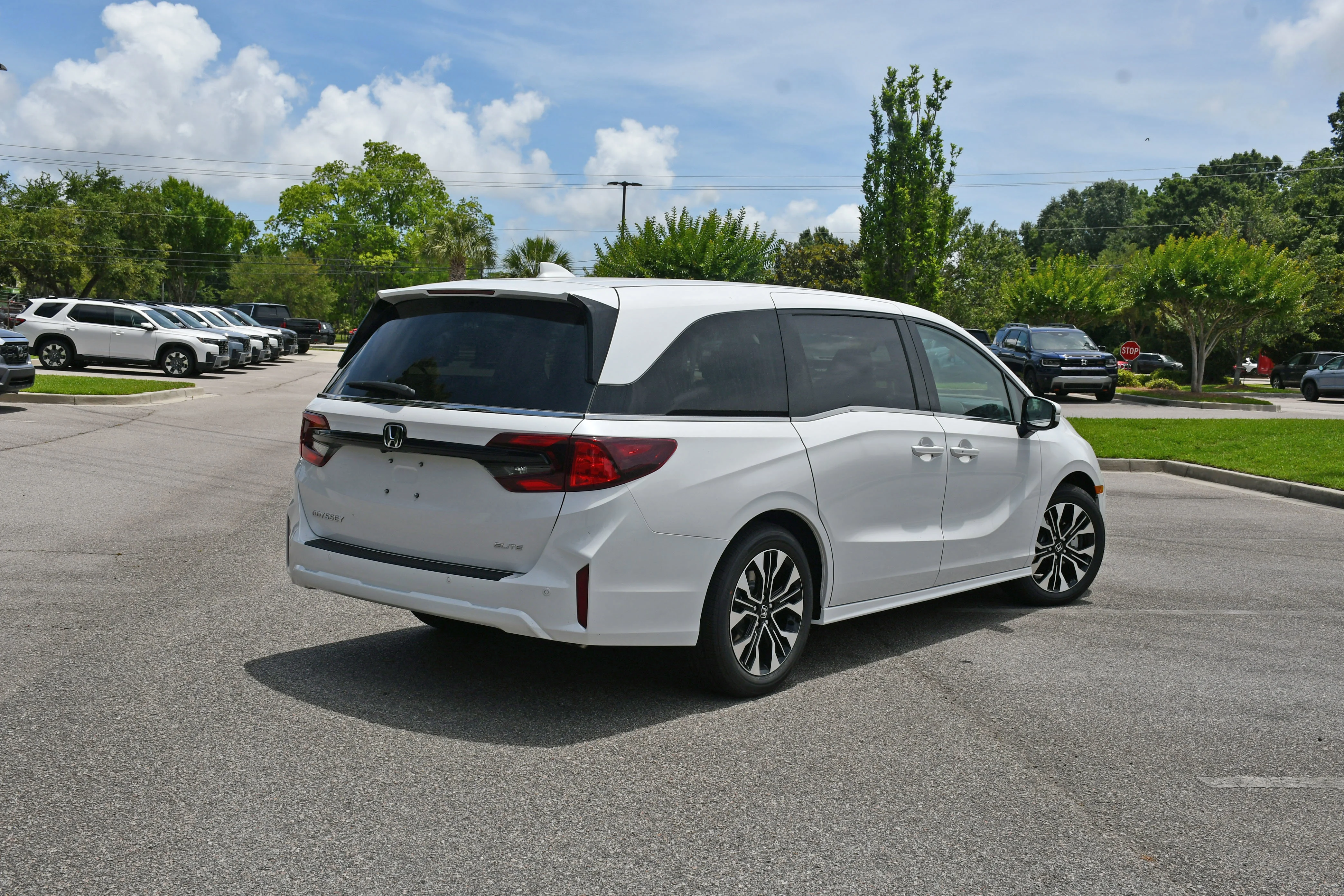 New 2026 Platinum White Pearl Honda Elite image 2