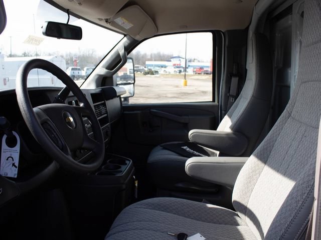 New 2025 Summit White Chevrolet 1WT image 12