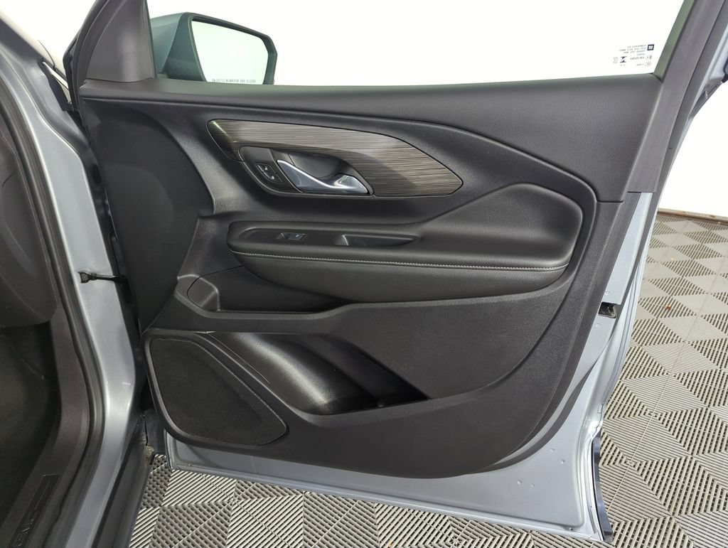 Used 2024 Sterling Metallic GMC SLE image 31