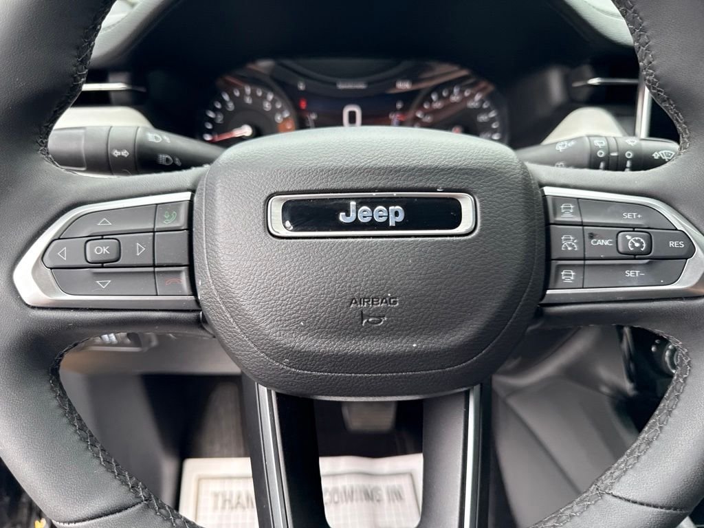 New 2026 Diamond Black Crystal Pearlcoat Jeep Limited image 25