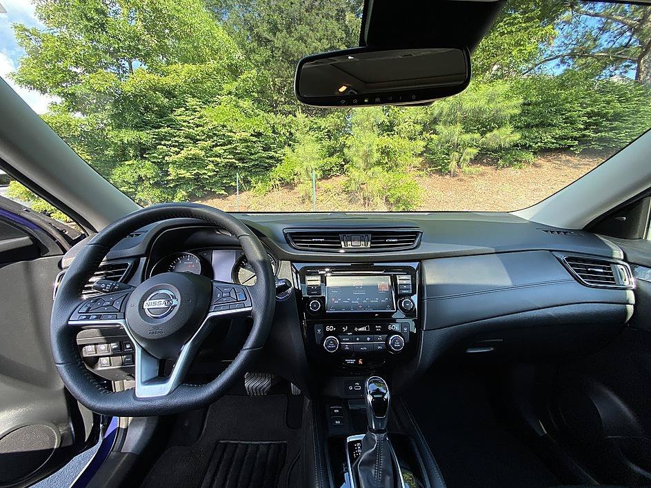 Used 2020 Caspian Blue Metallic Nissan SL image 17