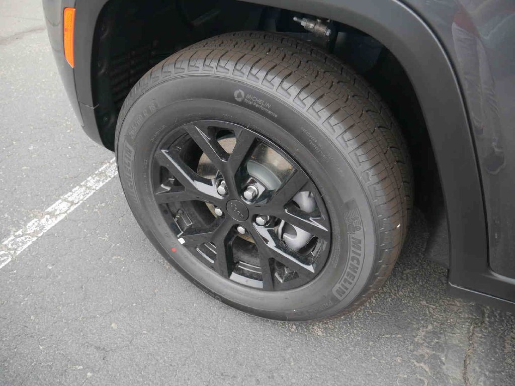 New 2026 Baltic Gray Metallic Clear-Coat Exterior Paint Jeep Laredo image 9