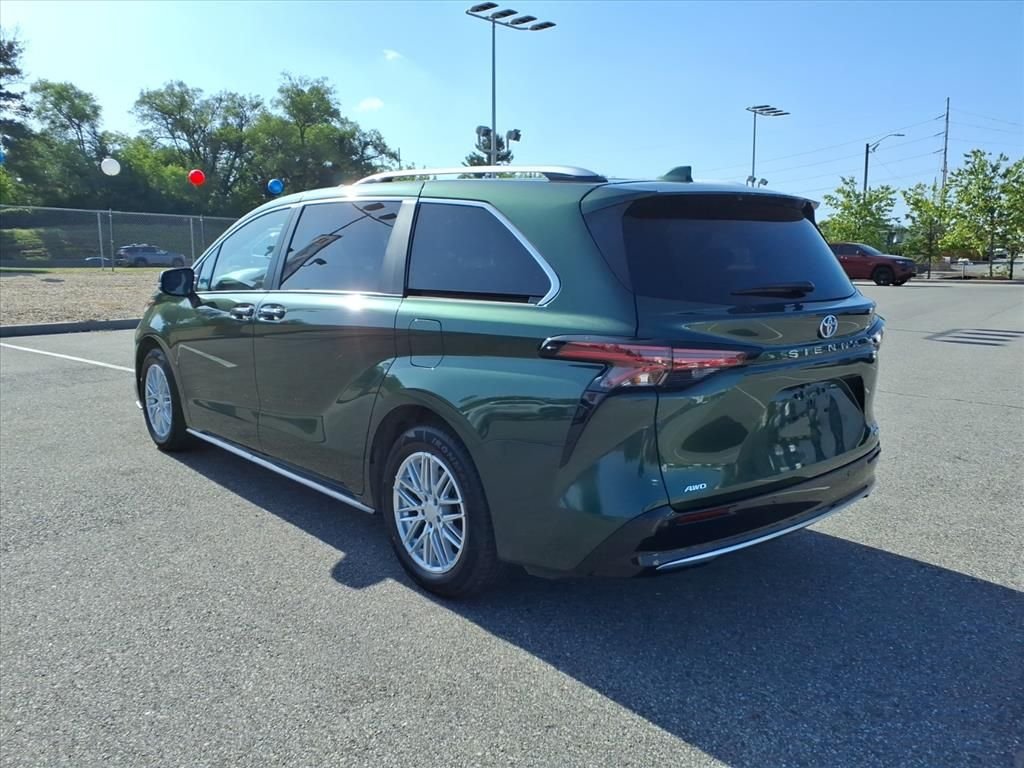 Used 2024  Toyota Platinum image 7