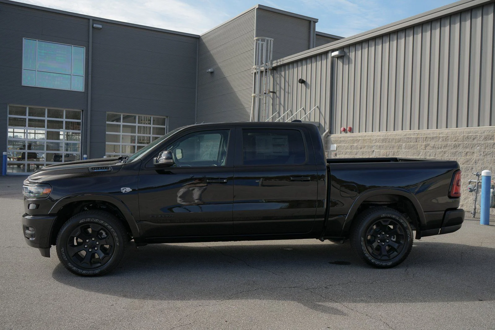 New 2026 Diamond Black Crystal Pearl-Coat Exterior Paint RAM Big Horn/Lone Star image 5