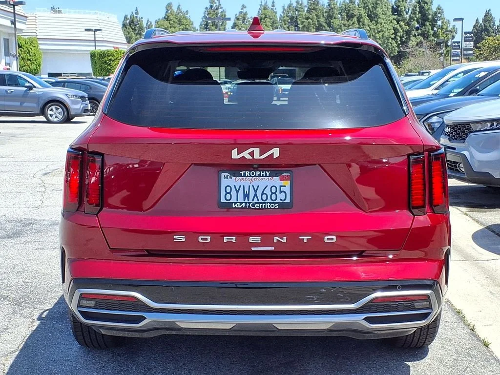 Used 2022 Red Kia S image 4