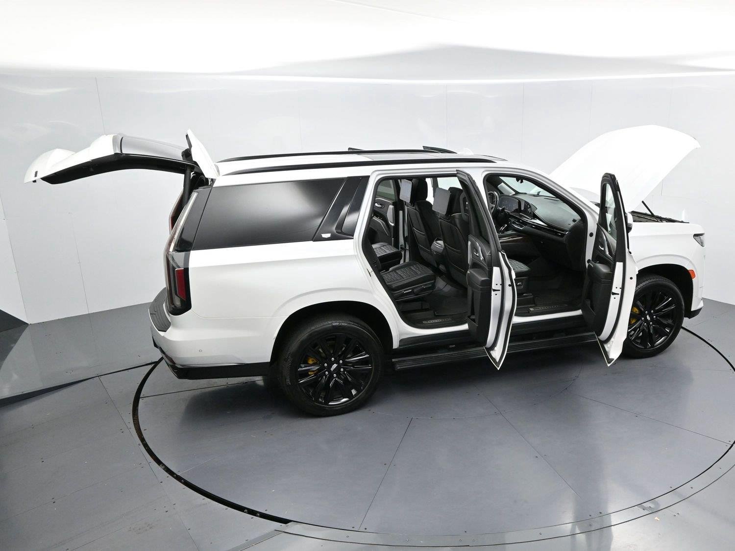 Used 2021 CRYSTAL WHITE TRICOAT Cadillac Sport Platinum image 50