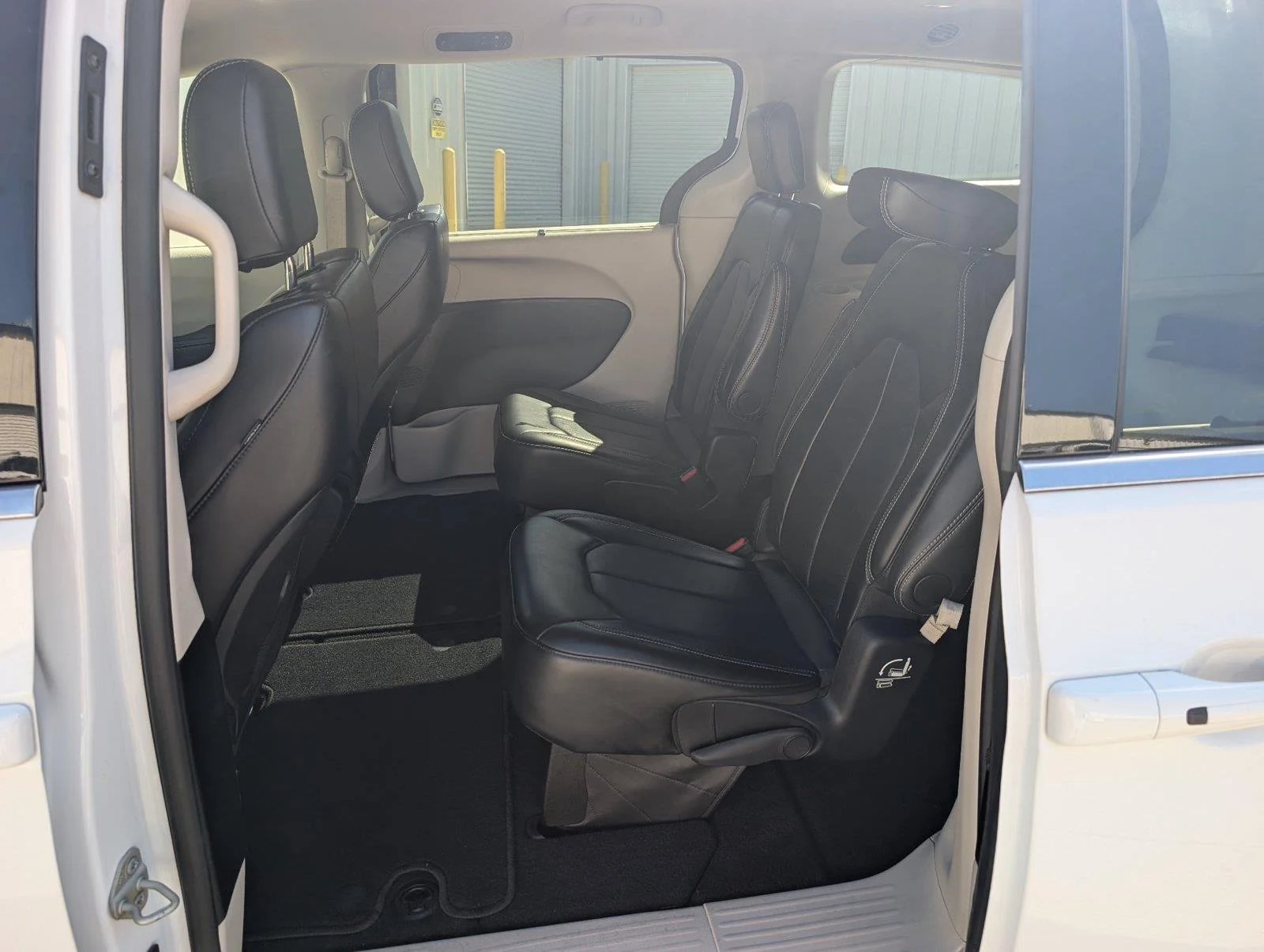 Used 2024 Bright White Clearcoat Chrysler Touring L image 29