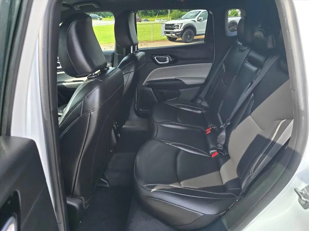 Used 2025 White Jeep Limited image 10