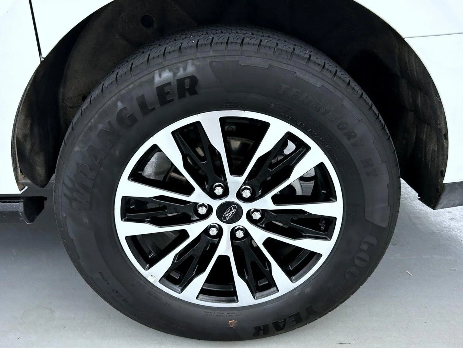 Used 2025 White Ford Platinum image 26