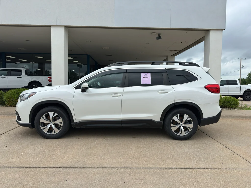 Used 2022 Crystal White Pearl Subaru Premium image 9