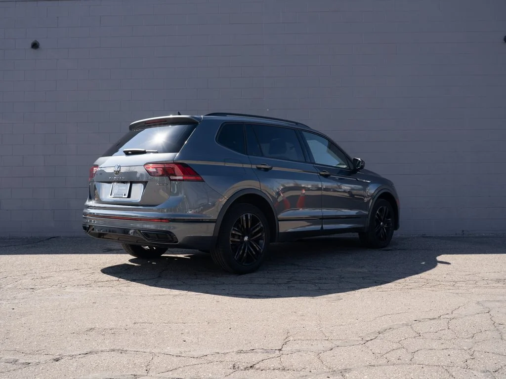 Used 2022 Gray Volkswagen 2.0T SE R-Line Black image 7
