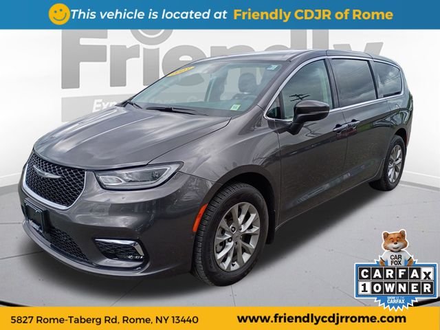 2023 Chrysler Pacifica Touring L AWD's photo
