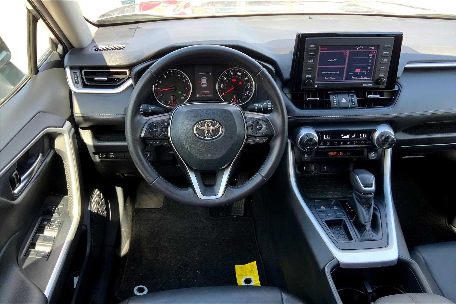 Used 2022 Silver Sky Metallic Toyota XLE Premium image 5