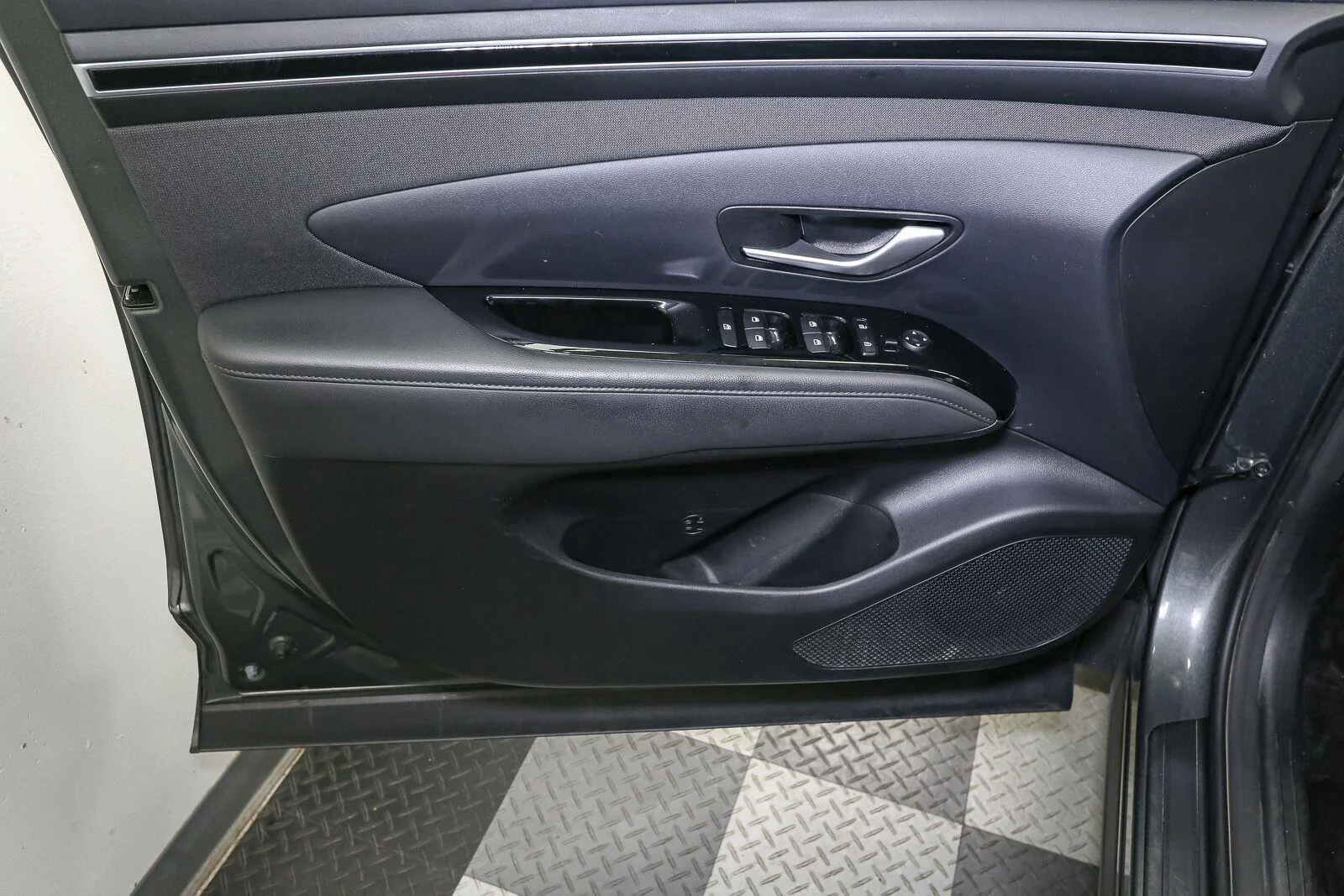 Used 2023 Amazon Gray Hyundai SEL Convenience image 44