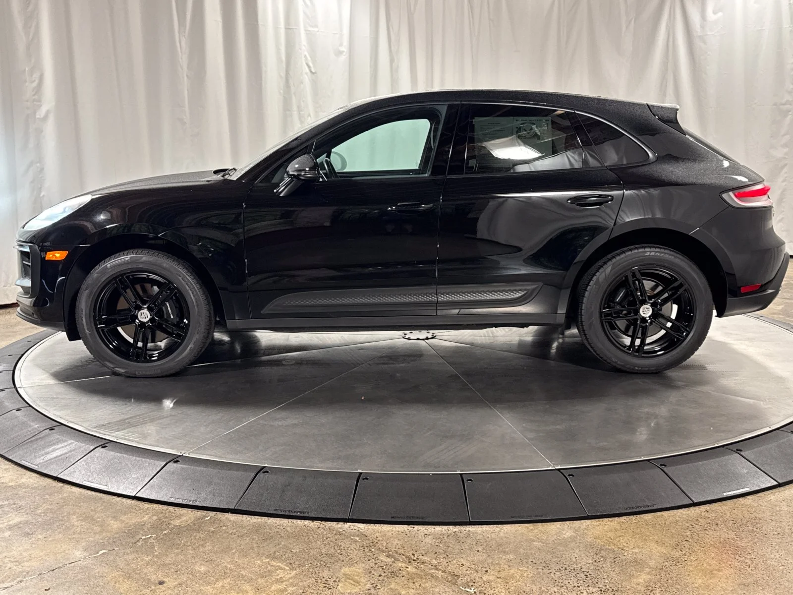 2024 Porsche Macan Base - Photo 8