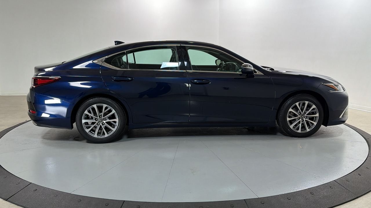 2022 Lexus ES 350 - Photo 6
