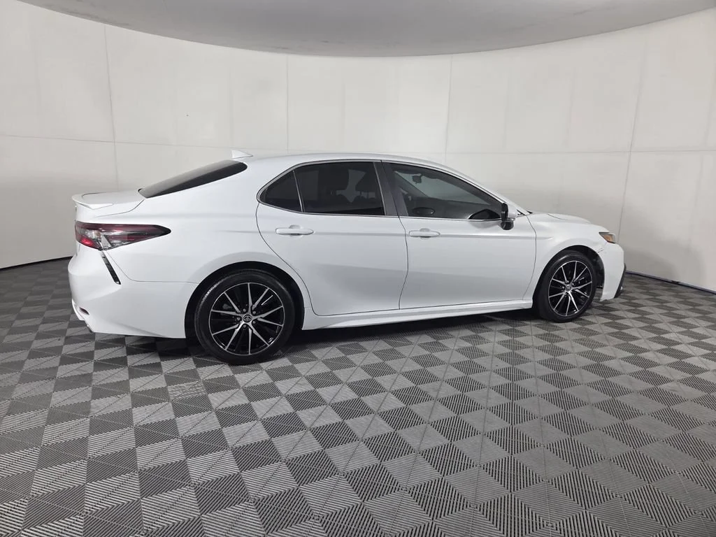 Used 2024 Ice Toyota SE image 5