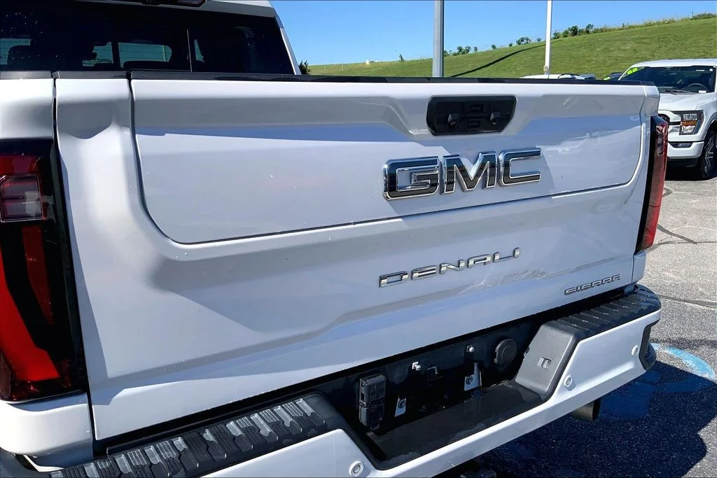 Used 2024 White GMC Denali Ultimate image 6