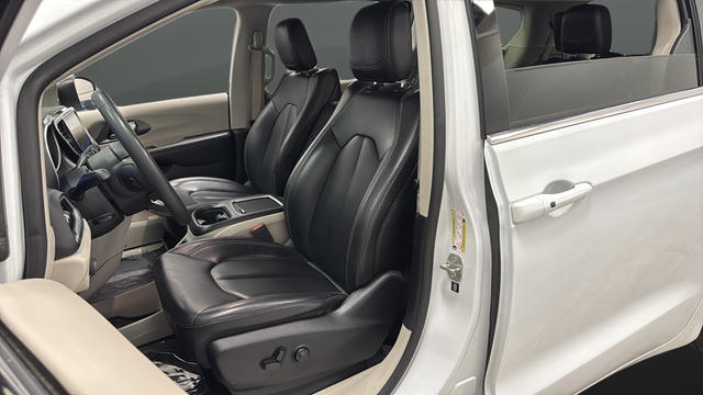 Used 2023 Bright White Clearcoat Chrysler Touring L image 9