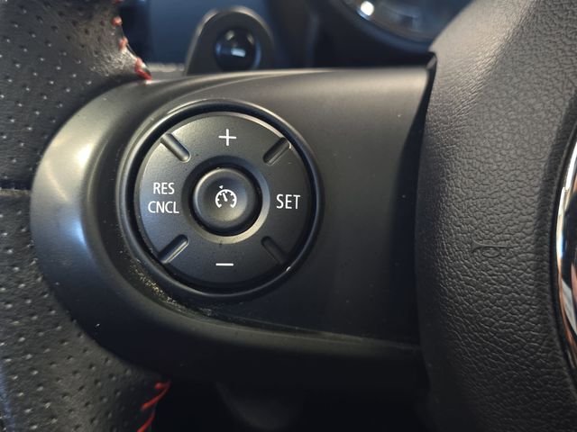 Used 2019 Green MINI Signature image 16
