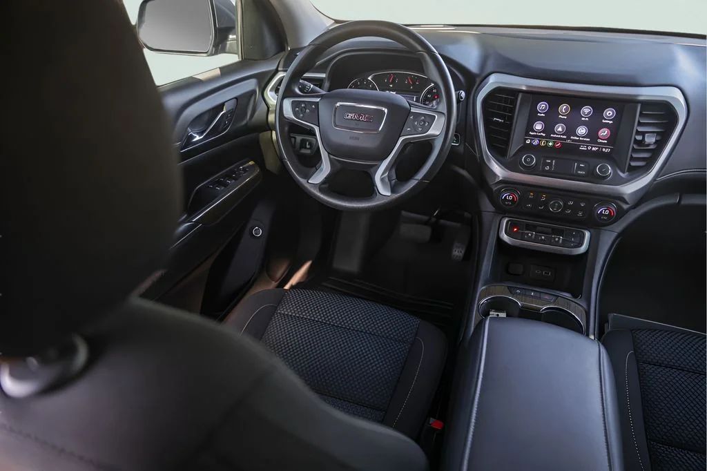 Used 2023 Silver GMC SLE image 29