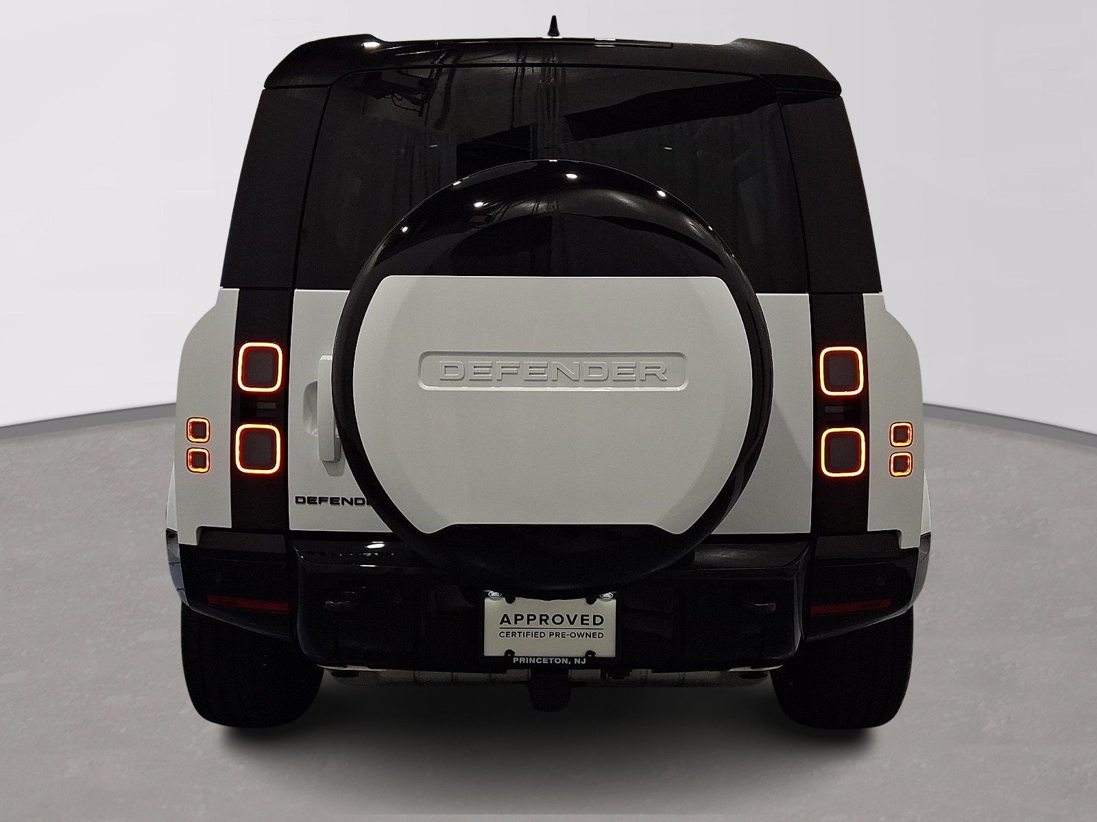 Certified Used 2026 Fuji White Land Rover  image 5