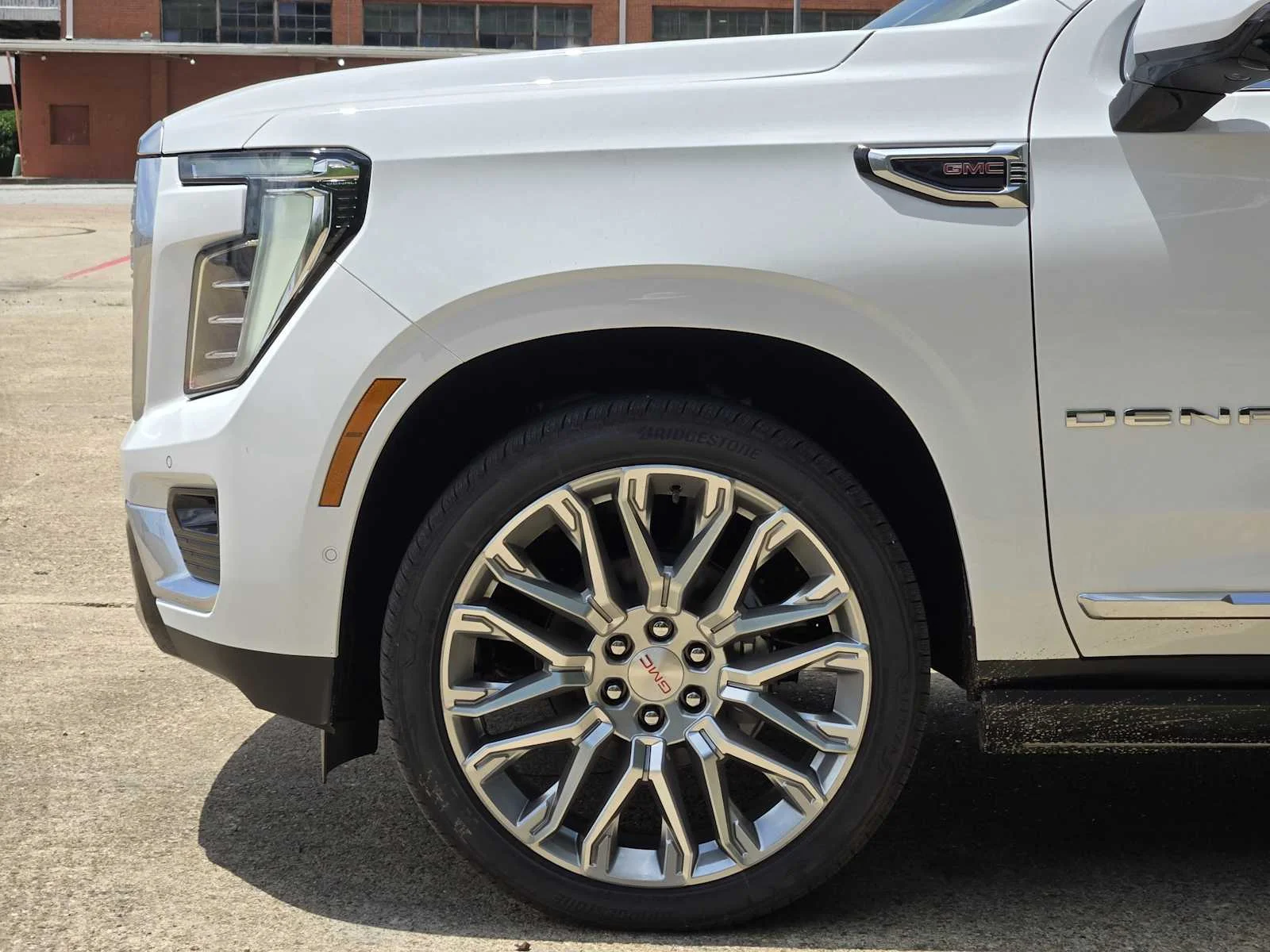2026 GMC Yukon XL Denali - Photo 6