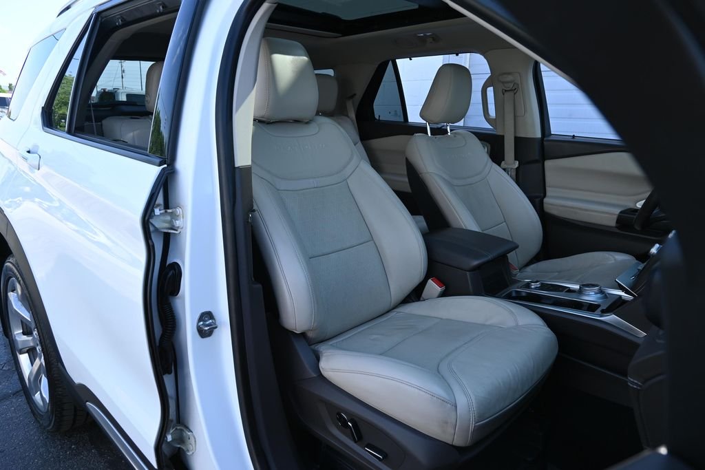Used 2020 White Metallic Ford Platinum image 27