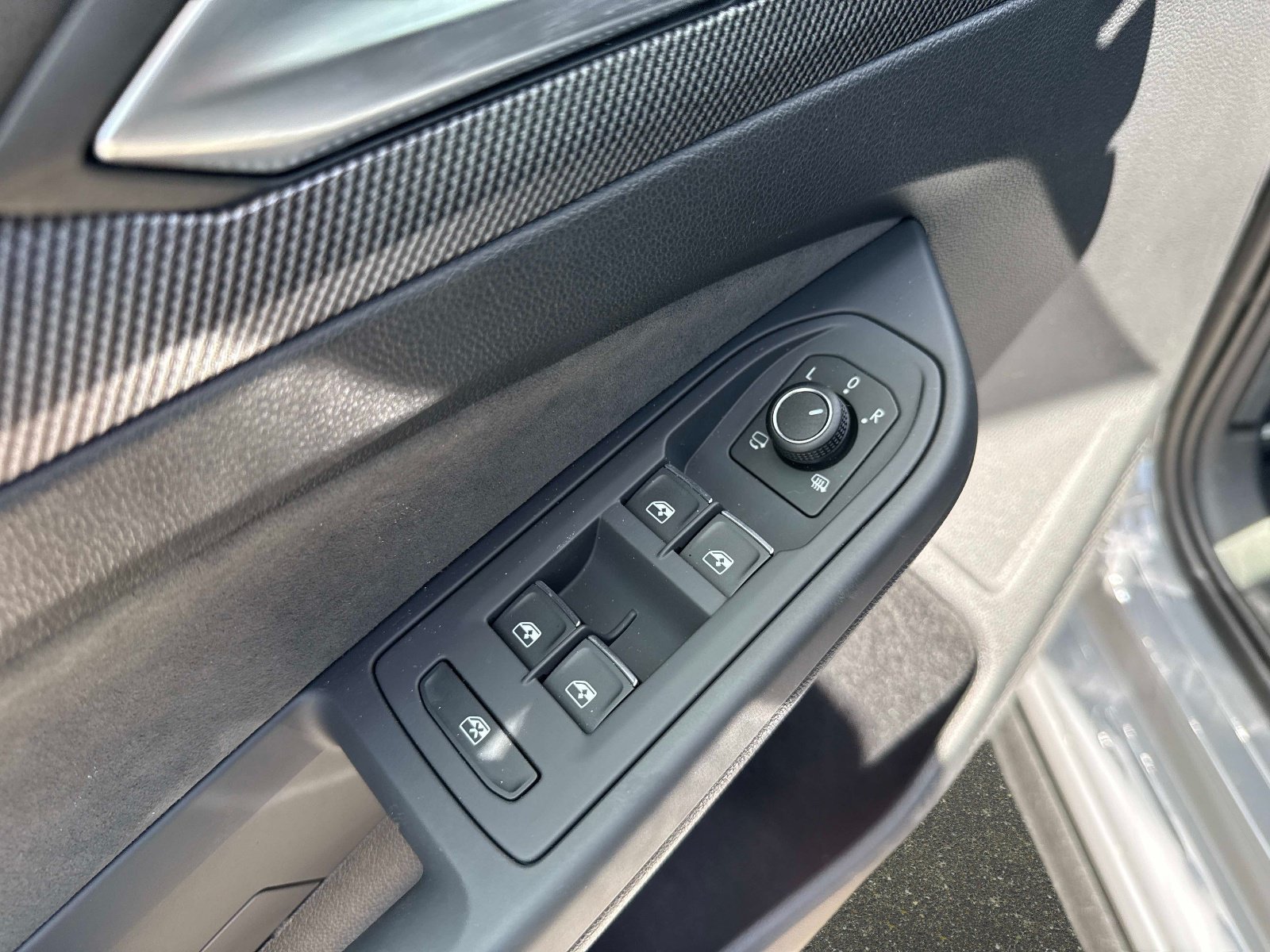 Used 2025 Moonstone Gray Volkswagen S image 17