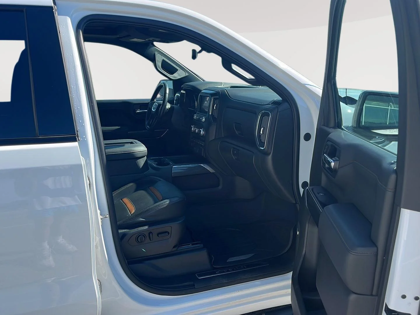 Used 2019 SUMMIT WHITE GMC AT4 image 4
