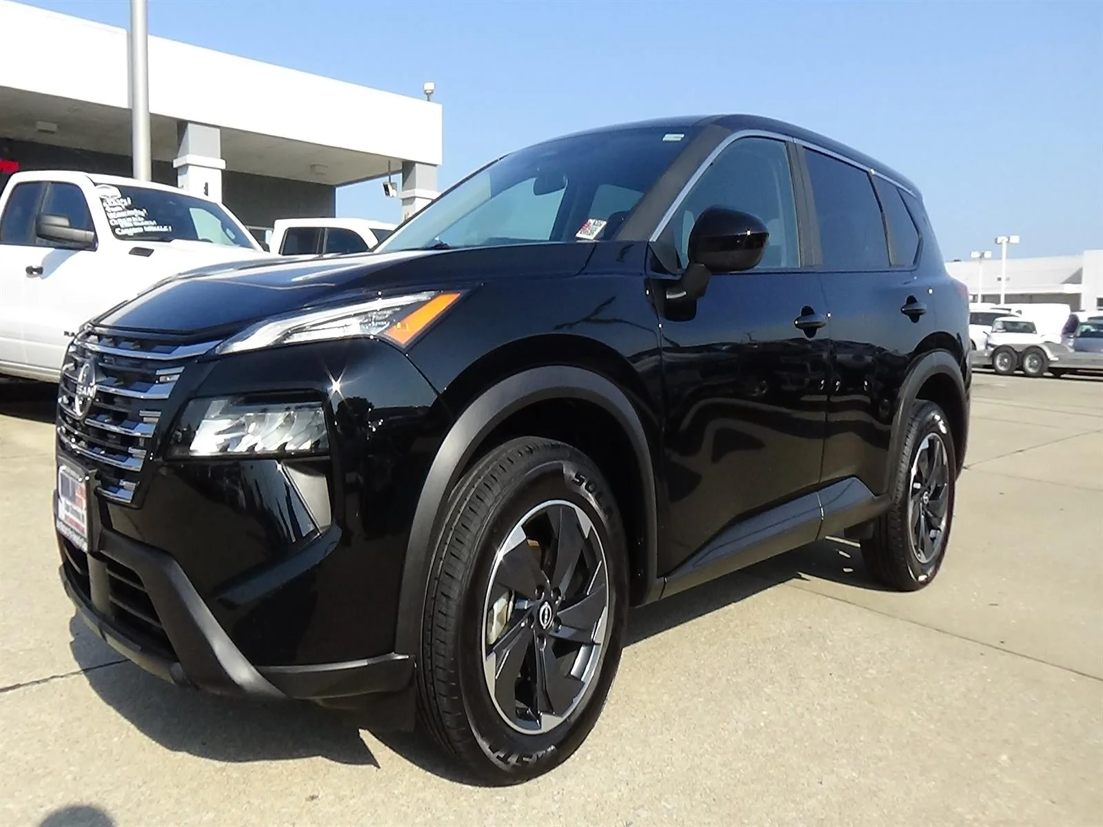 Used 2025 Super Black (kh3) Nissan SV image 2