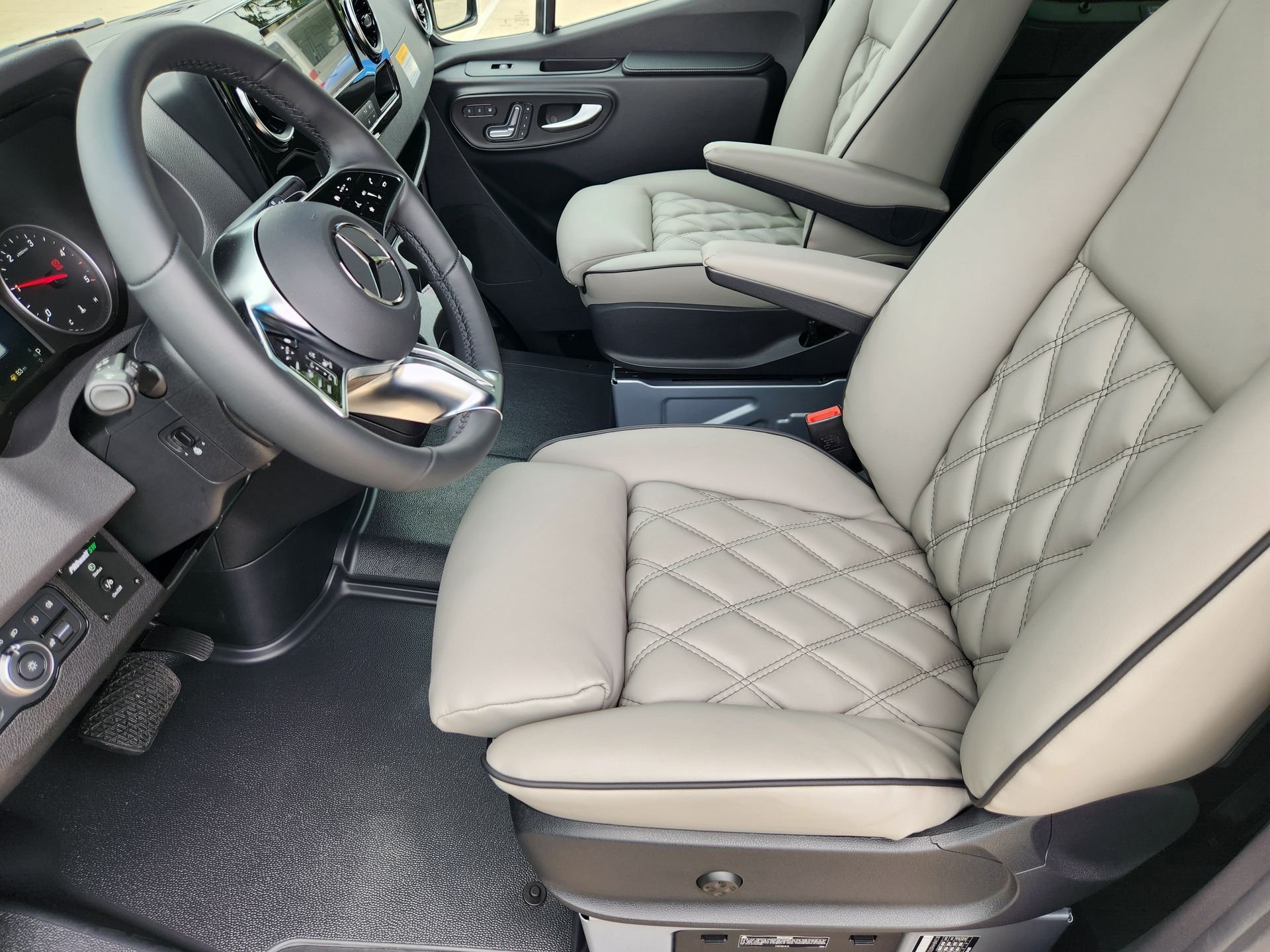 Used 2025 High-tech silver metallic Mercedes-Benz Passenger 144 WB image 11