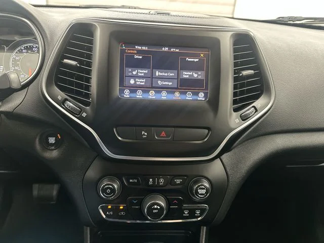 Used 2020 Silver Jeep Latitude Plus image 17