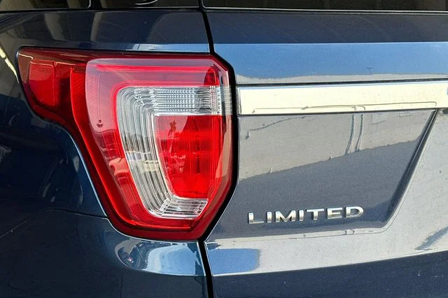 Used 2017 Blue Jeans Metallic Ford Limited image 7