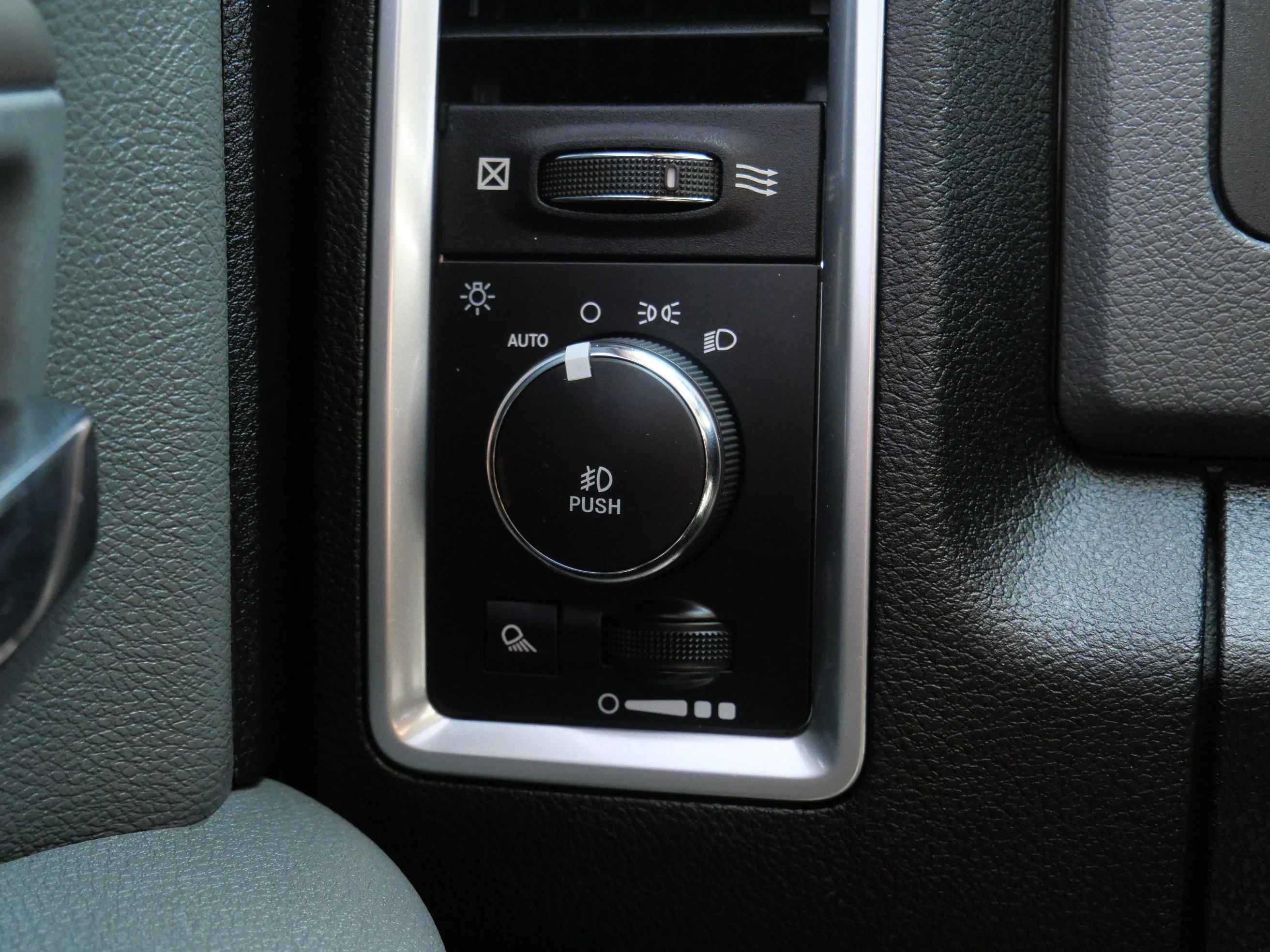 Used 2019 Granite Crystal Metallic Clearcoat Ram Warlock image 27
