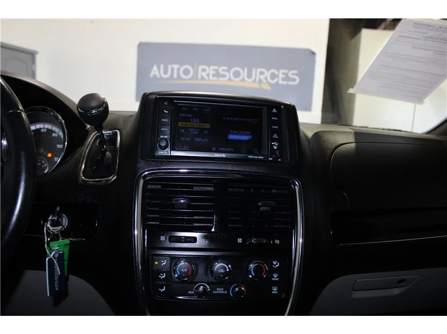 Used 2019 White Knuckle Clearcoat Dodge SXT image 30