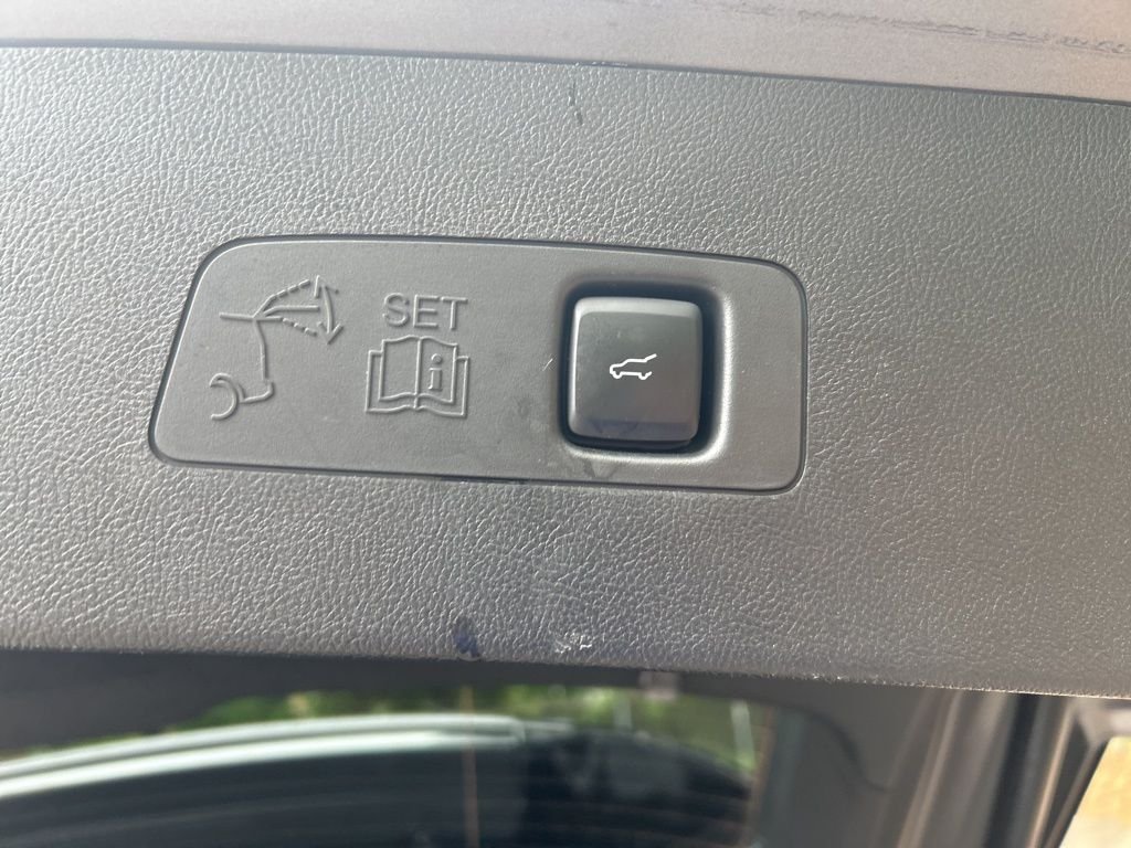 Used 2022 Gray Lincoln Standard image 31