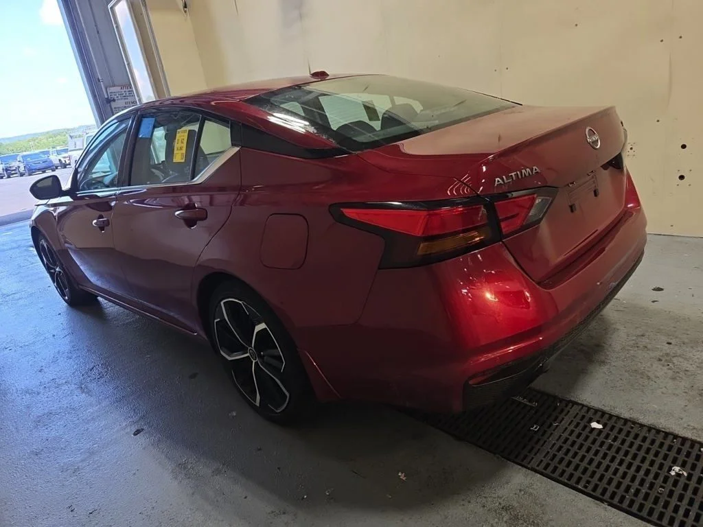 Used 2024 Red Nissan 2.5 SR image 12
