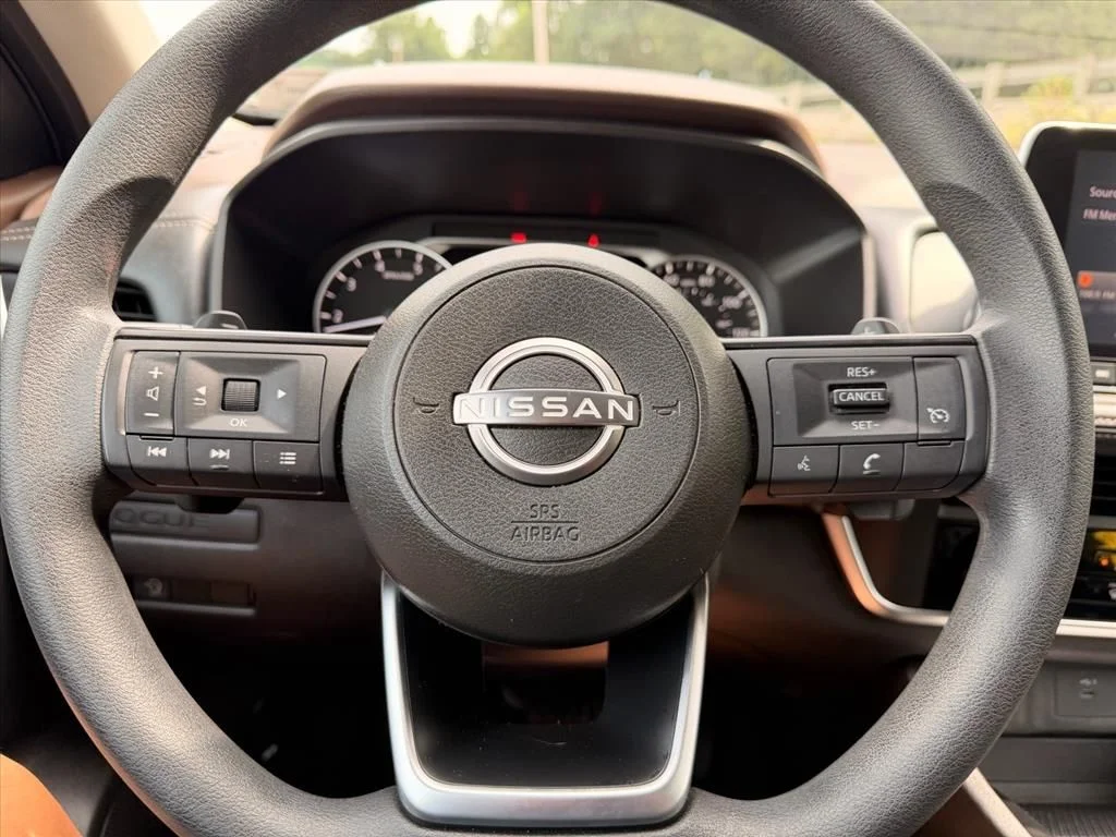 Used 2023 Red Nissan S image 17